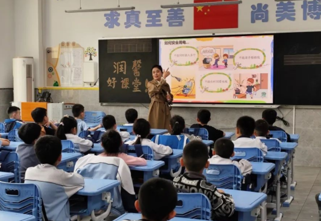 讲堂变得互动性明显增强大家的学习积极性也被充分调动起来了