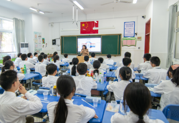 服务的普惠性可及性快捷性才能让教育改革开展成果惠及人民群众