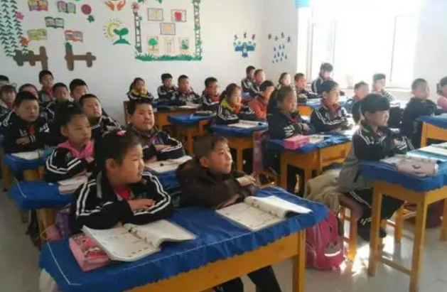 体现在讲堂教育的精准化上更体现在优质教育资源的广泛共享中