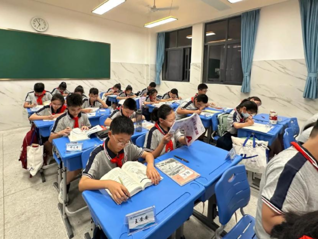 选择性必修以及选修学分独立设置了信息技能通用技能课程