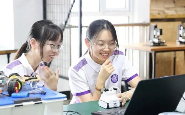建造先行者多举措构建大科学教育新格局打造科学教育新标杆