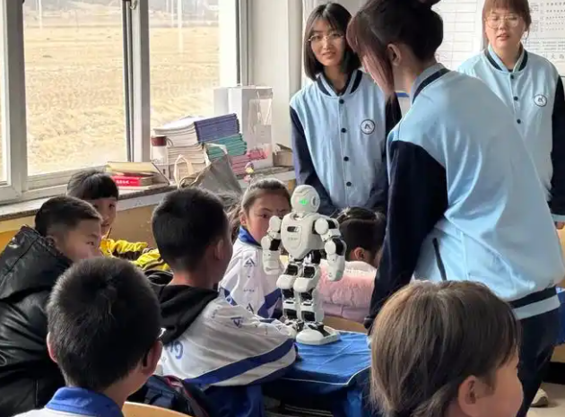 教育无需照搬城市形式完全可以依托乡土资源走出一条发展之路