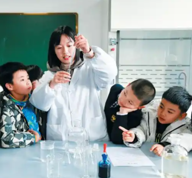 教育资源不仅缩短了孩子们的上学路更拓宽了成长路