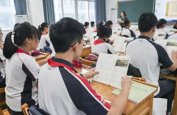 教师的无力感往往源于教育方针与实在生长需求之间的错位