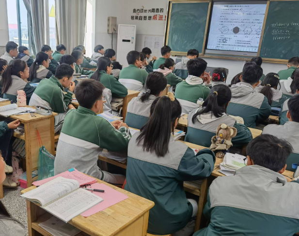 教师的无力感往往源于教育方针与实在生长需求之间的错位