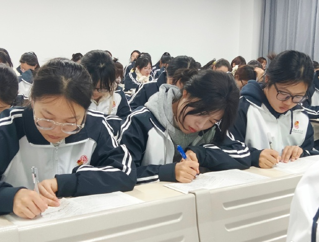 学生可以在反复思考和论证中深化认知形成价值认同